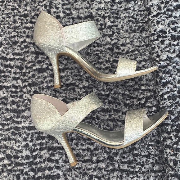 Fioni Heels - Picture 2 of 2